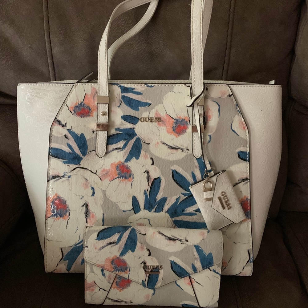 Guess Spring summer tote bag wallet set
